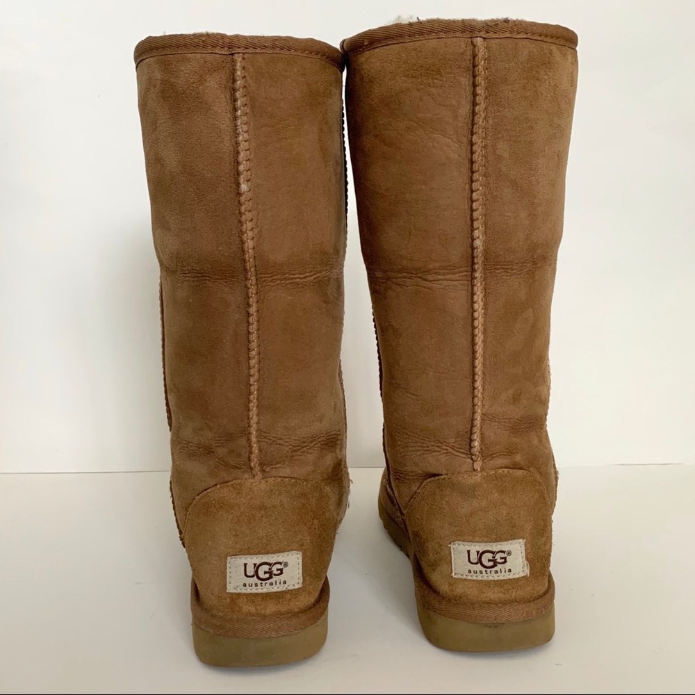 TALL CHESTNUT UGGS SIZE 7